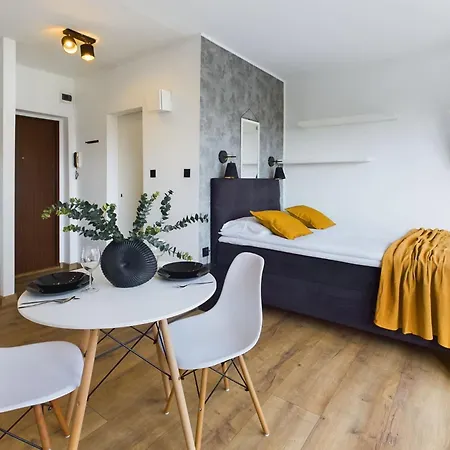 Bright In Downtown By Renters