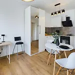 Bright In Downtown By Renters Apartament Warszawa