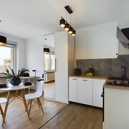 Bright In Downtown By Renters * ורשה